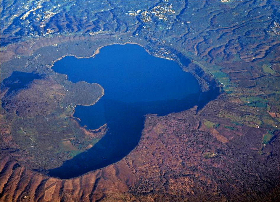 Lago di Vico e i faggi del Cimino